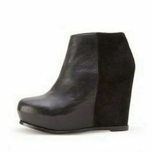 Dolce Vita Heidi black wedge booties 7.5
